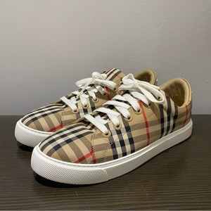 New Burberry Women Vintage Nova Archive Check Low Top Sneaker Size 10.5. No box